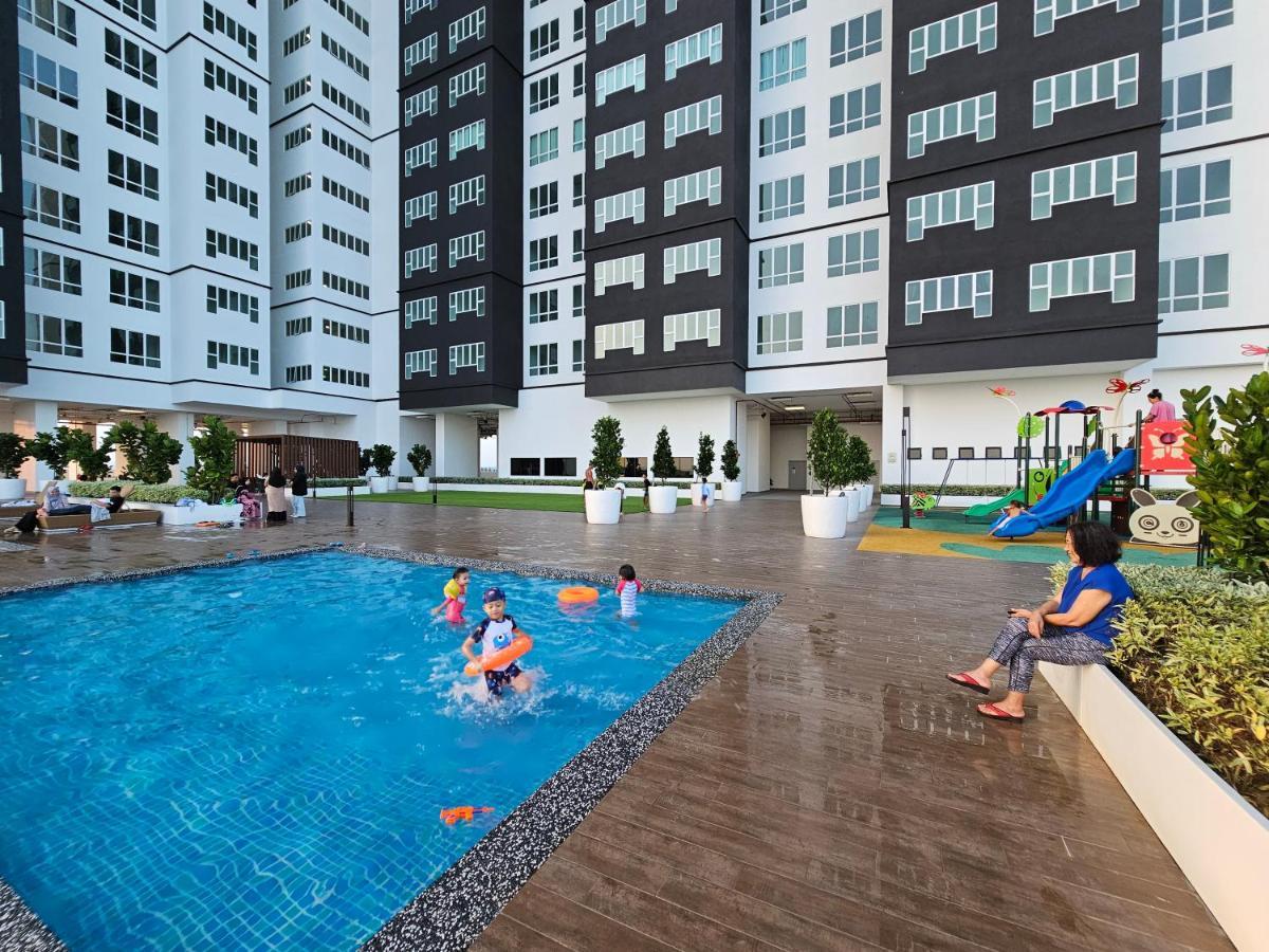 Amber Cove Melaka By Ggm Apartamento Exterior foto